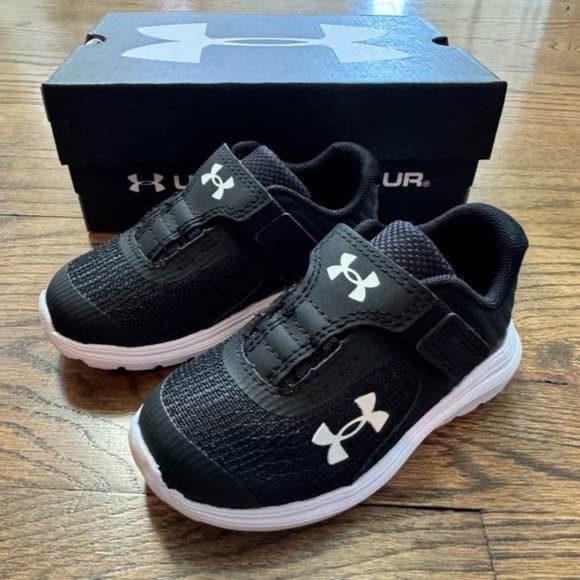 BRAND NEW boy toddler under armour outhustle velcro black shoes size 5 K - Picture 4 of 5